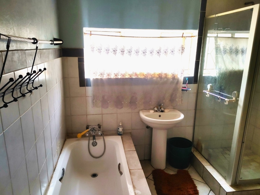4 Bedroom Property for Sale in Annlin Gauteng