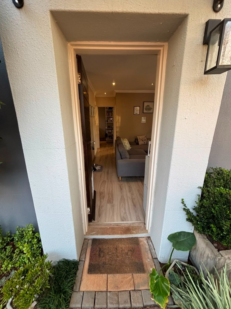 To Let 2 Bedroom Property for Rent in Fairland Gauteng