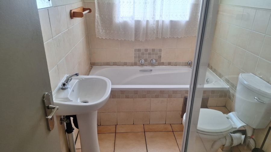 3 Bedroom Property for Sale in Crystal Park Gauteng