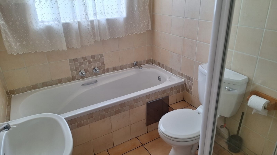 3 Bedroom Property for Sale in Crystal Park Gauteng
