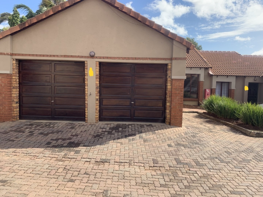 2 Bedroom Property for Sale in Monavoni Gauteng
