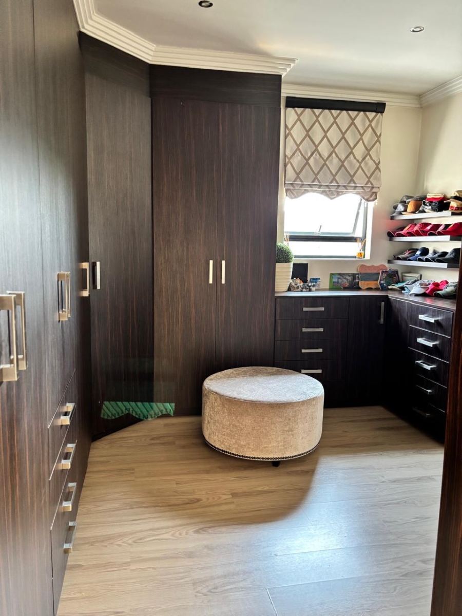 To Let 4 Bedroom Property for Rent in Waterfall Gauteng