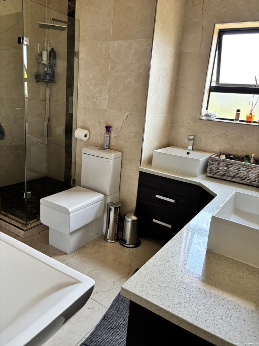 To Let 4 Bedroom Property for Rent in Waterfall Gauteng