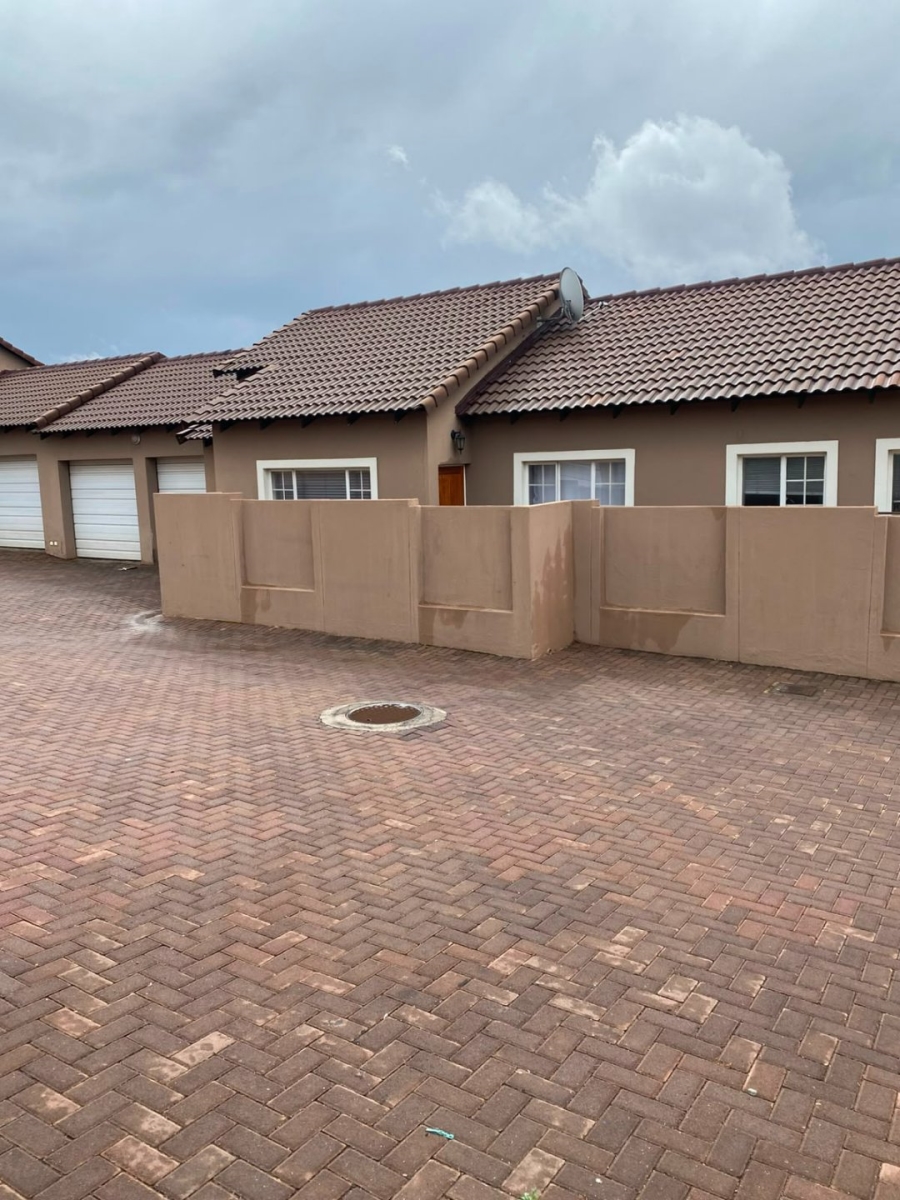 3 Bedroom Property for Sale in Thatchfield Close Gauteng