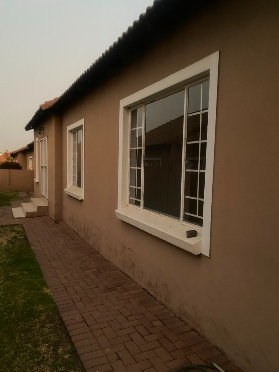 3 Bedroom Property for Sale in Thatchfield Close Gauteng