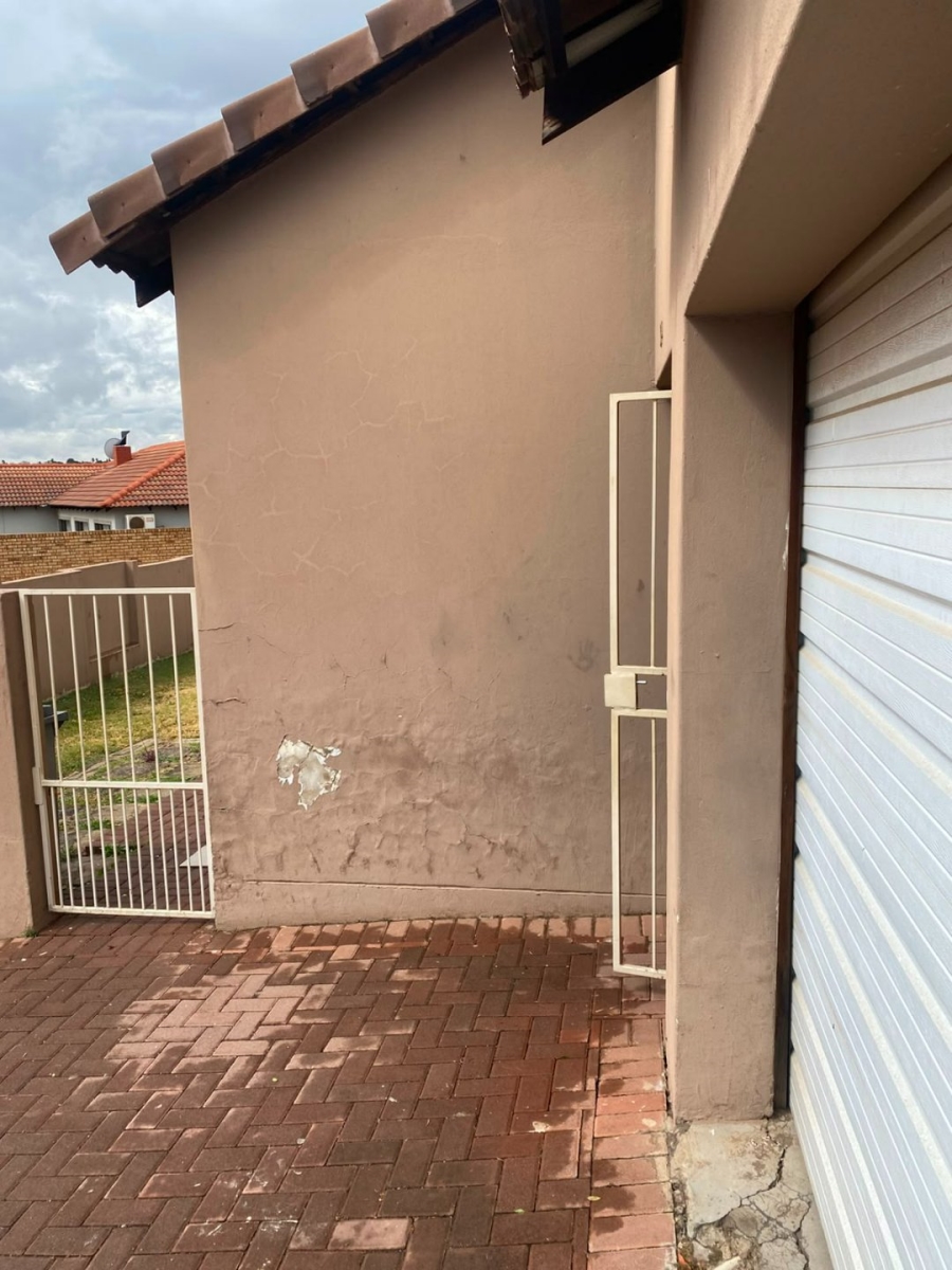 3 Bedroom Property for Sale in Thatchfield Close Gauteng