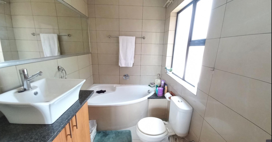 2 Bedroom Property for Sale in Rooihuiskraal North Gauteng