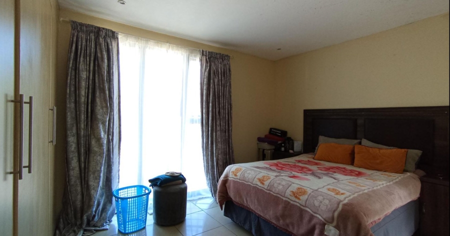 2 Bedroom Property for Sale in Rooihuiskraal North Gauteng