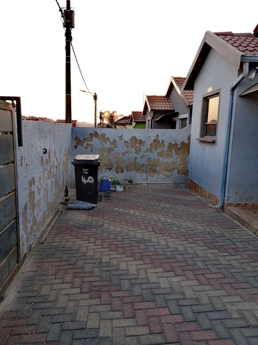 2 Bedroom Property for Sale in Fleurhof Gauteng