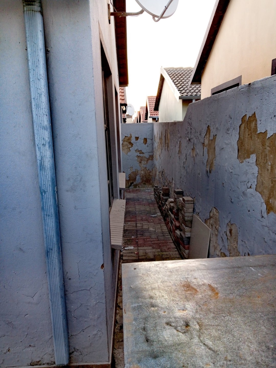 2 Bedroom Property for Sale in Fleurhof Gauteng