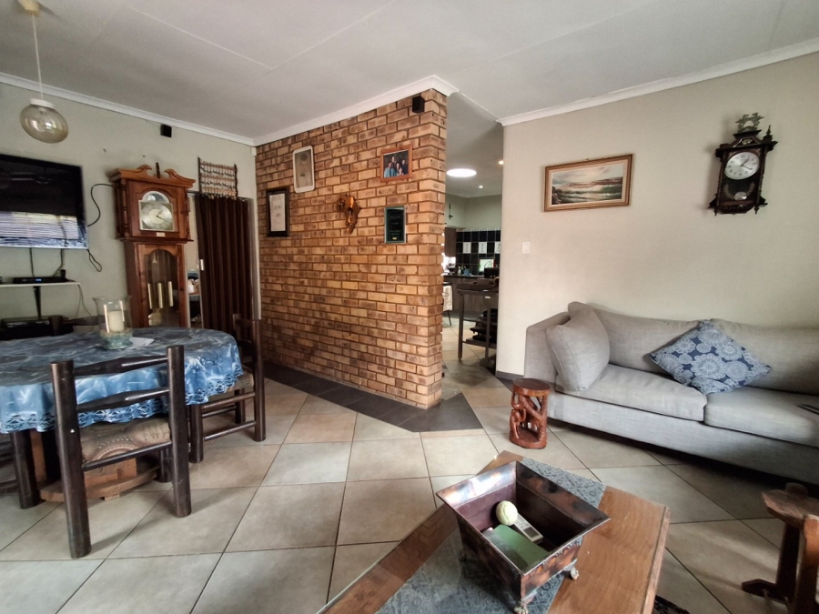 4 Bedroom Property for Sale in Sinoville Gauteng