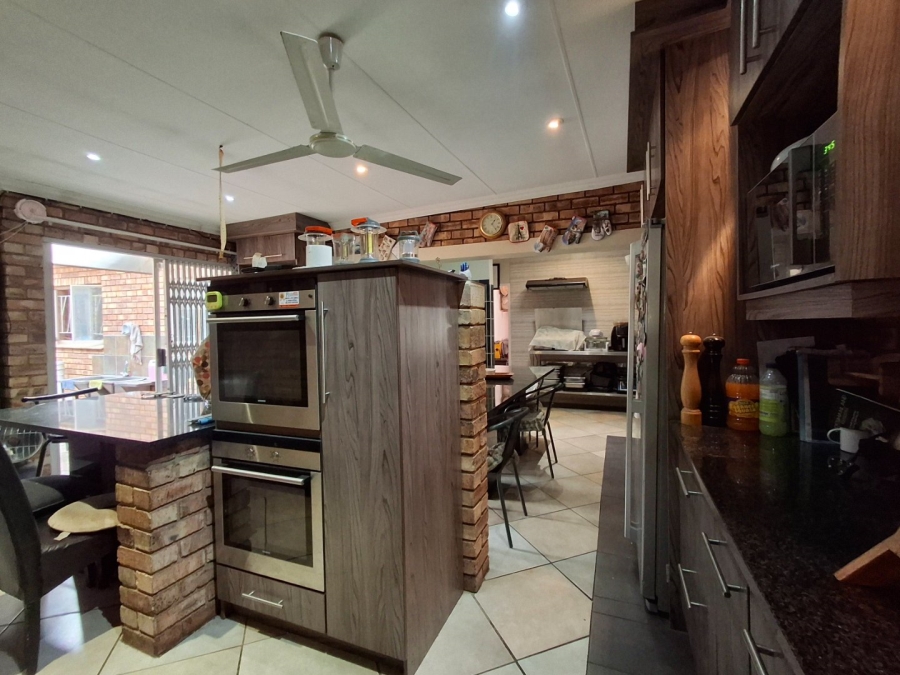 4 Bedroom Property for Sale in Sinoville Gauteng