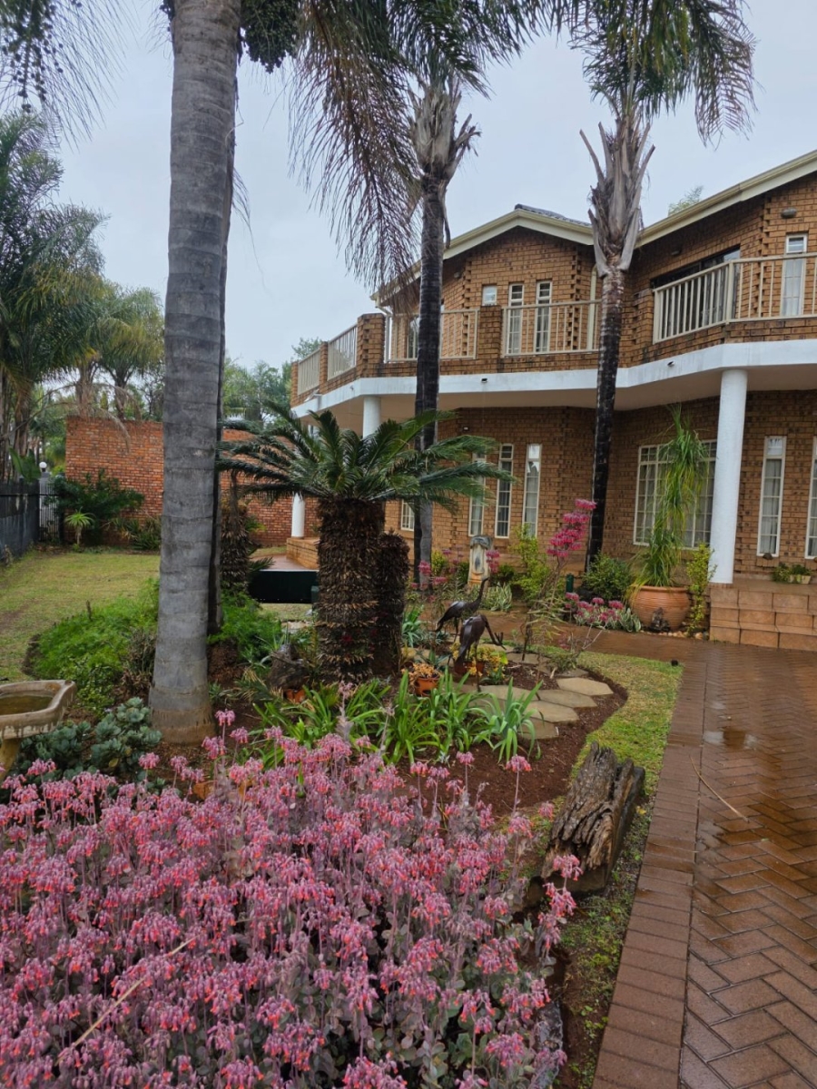 6 Bedroom Property for Sale in Pretoria North Gauteng