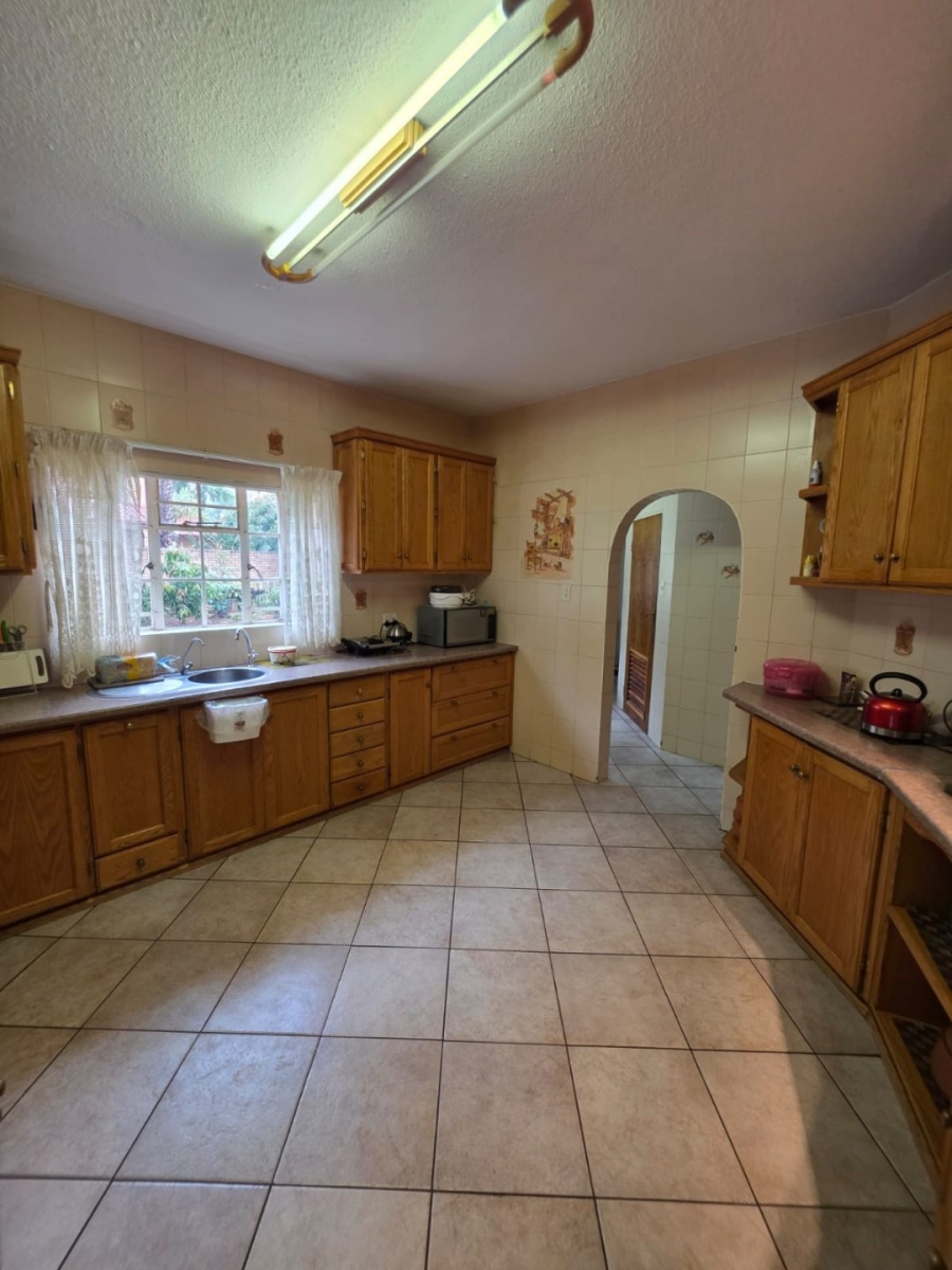 6 Bedroom Property for Sale in Pretoria North Gauteng