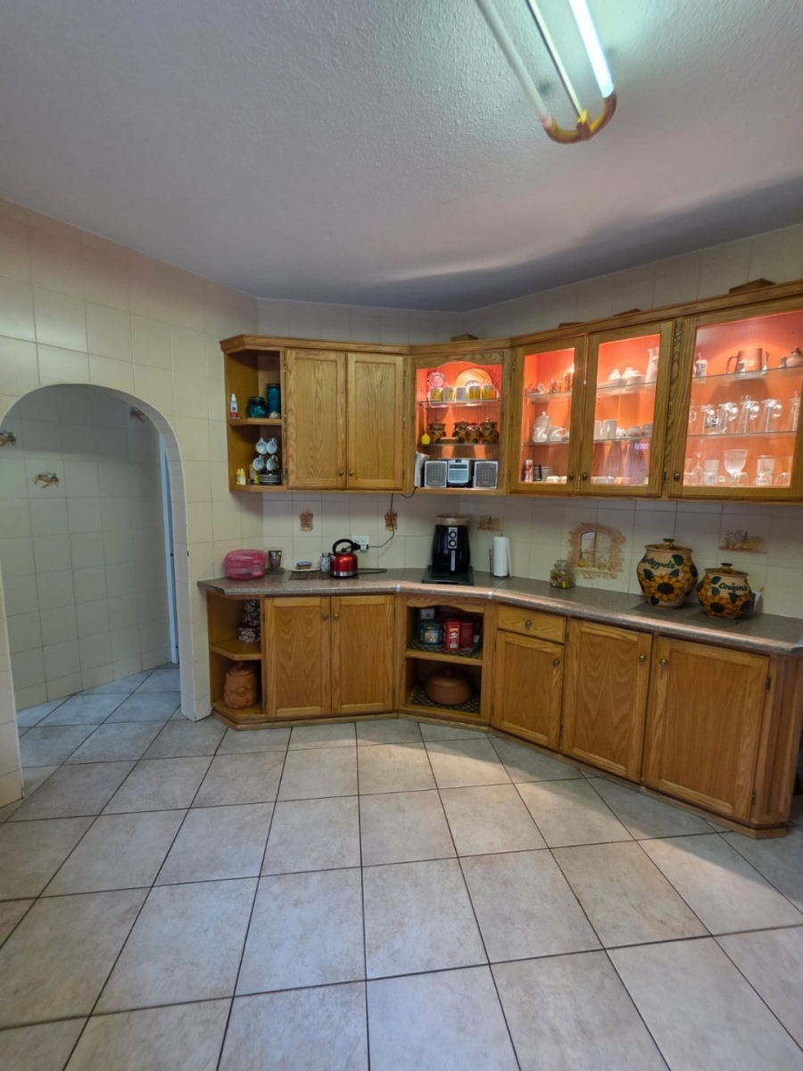 6 Bedroom Property for Sale in Pretoria North Gauteng