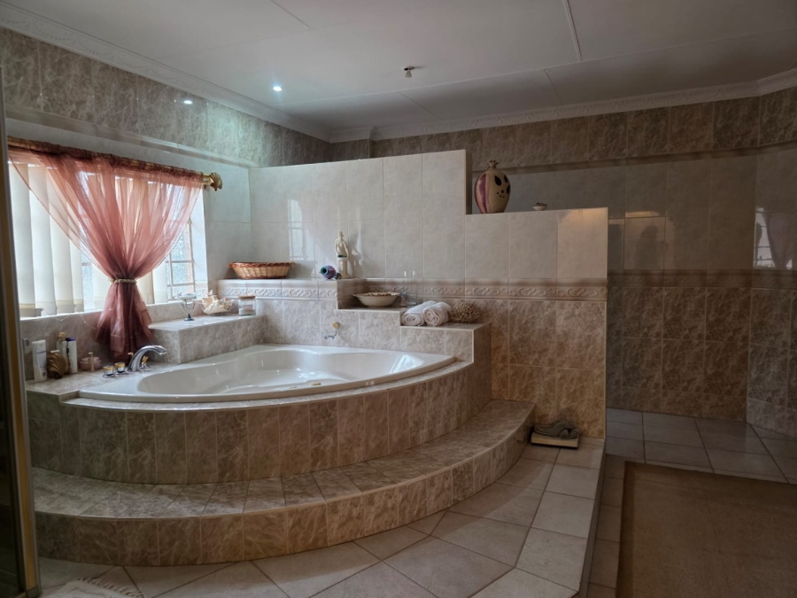 6 Bedroom Property for Sale in Pretoria North Gauteng