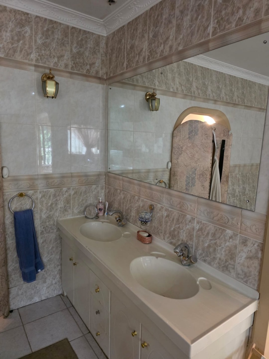 6 Bedroom Property for Sale in Pretoria North Gauteng