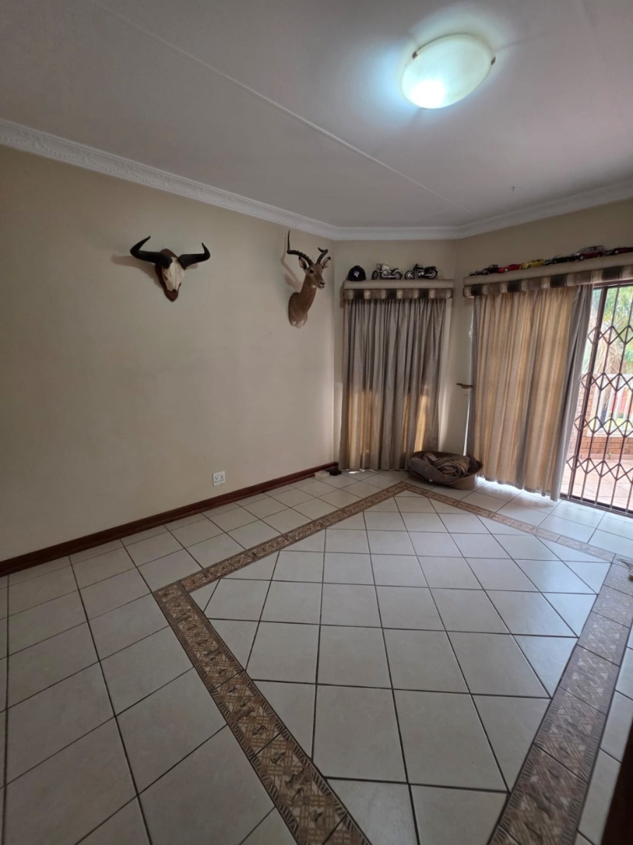 6 Bedroom Property for Sale in Pretoria North Gauteng