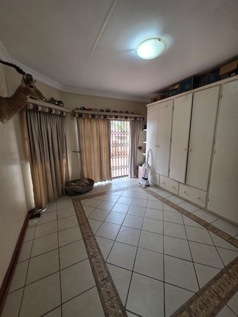 6 Bedroom Property for Sale in Pretoria North Gauteng