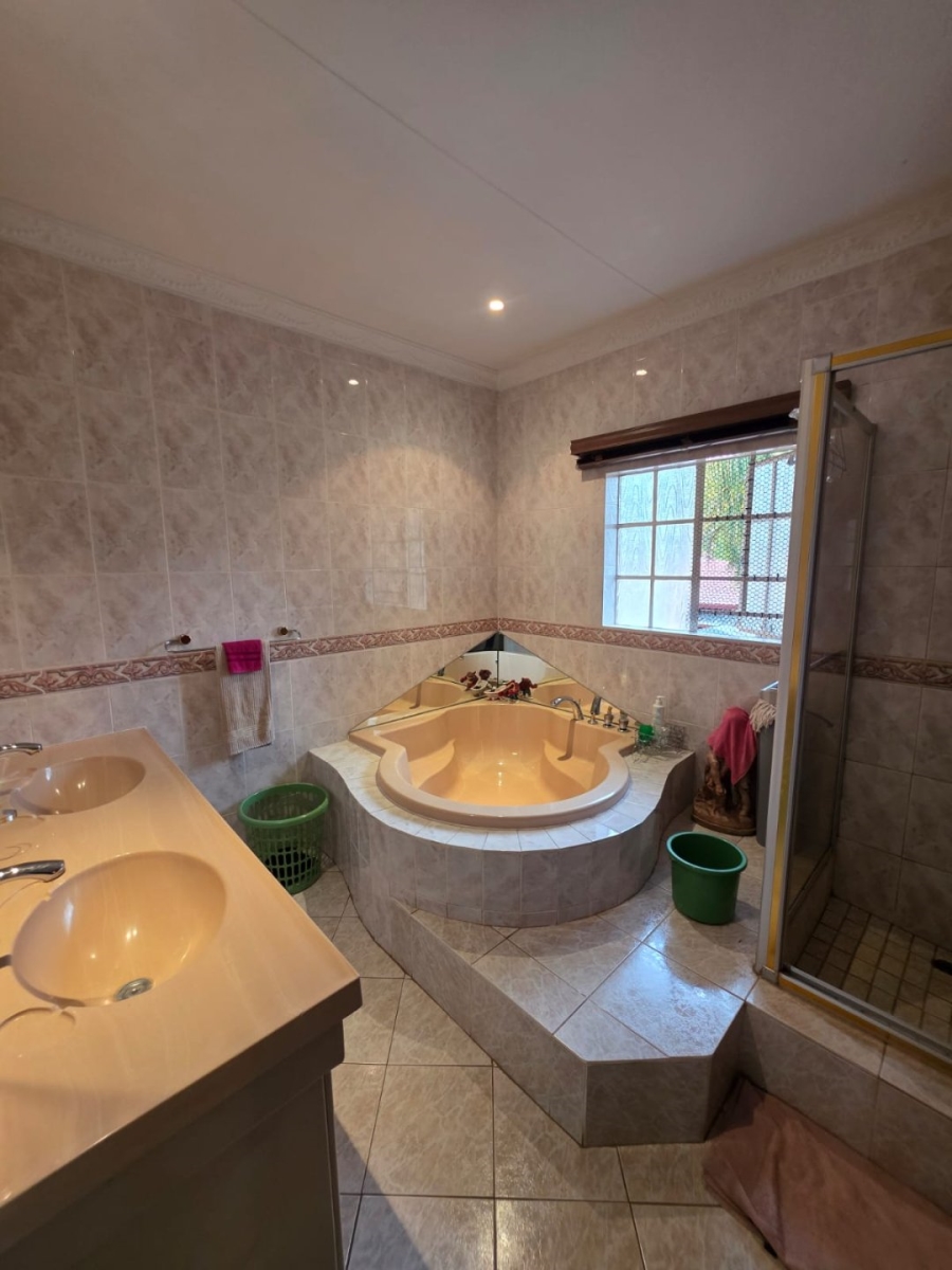 6 Bedroom Property for Sale in Pretoria North Gauteng