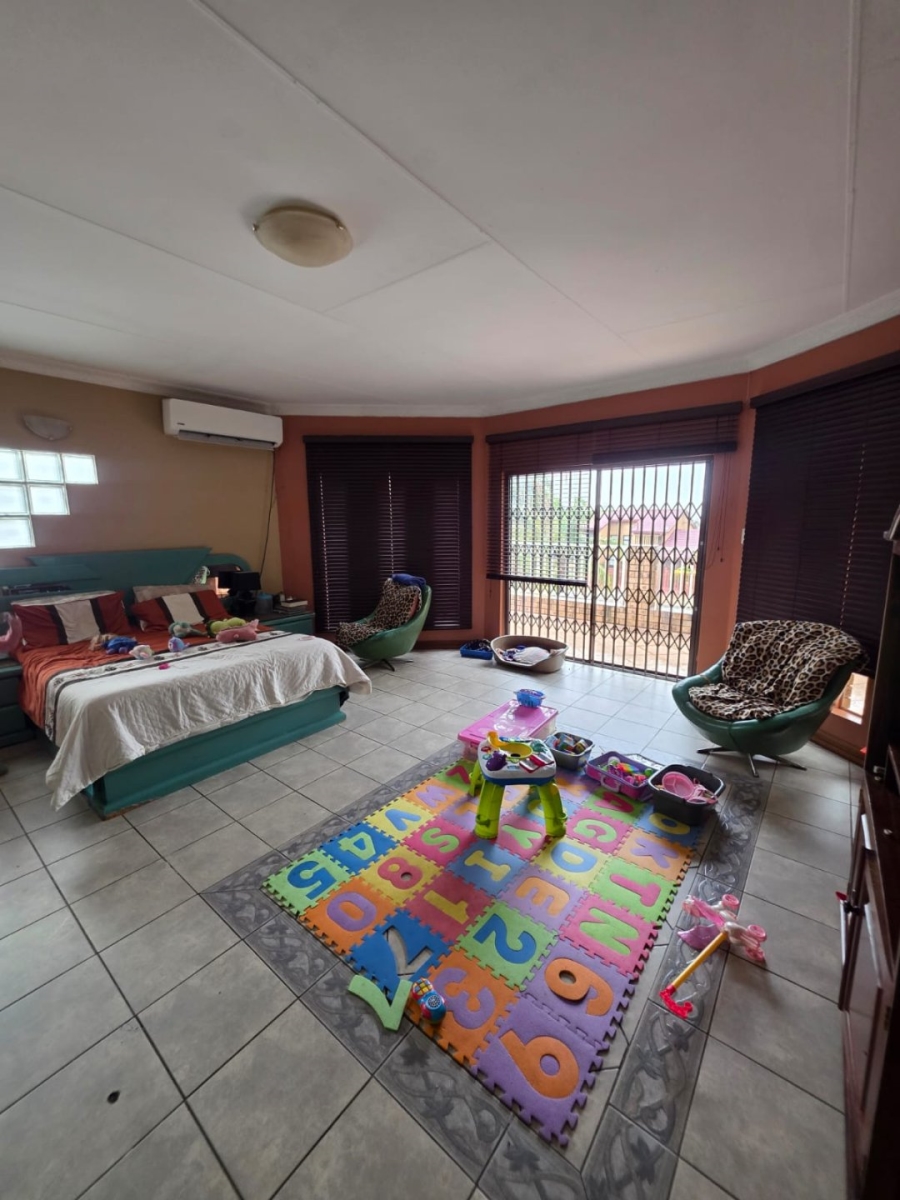 6 Bedroom Property for Sale in Pretoria North Gauteng