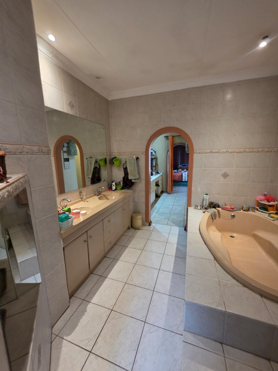 6 Bedroom Property for Sale in Pretoria North Gauteng