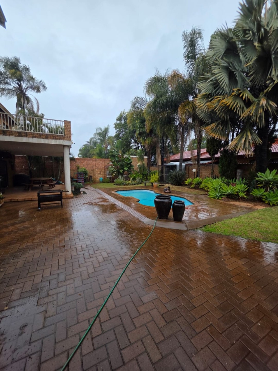 6 Bedroom Property for Sale in Pretoria North Gauteng