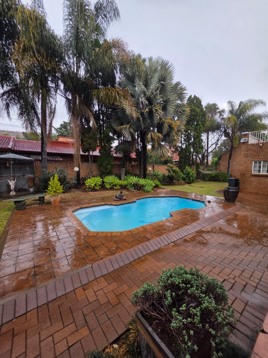 6 Bedroom Property for Sale in Pretoria North Gauteng