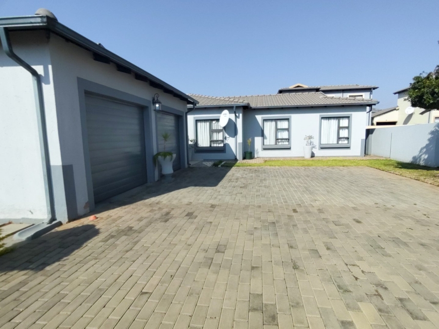 4 Bedroom Property for Sale in Magaliesberg Country Estate Gauteng