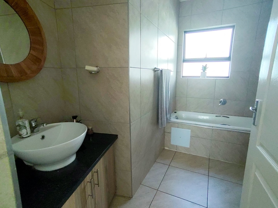 4 Bedroom Property for Sale in Magaliesberg Country Estate Gauteng