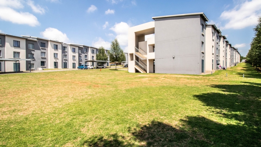 To Let 2 Bedroom Property for Rent in Noordwyk Gauteng