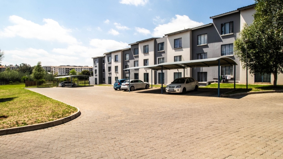 To Let 2 Bedroom Property for Rent in Noordwyk Gauteng