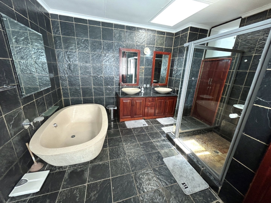 5 Bedroom Property for Sale in Northcliff Gauteng