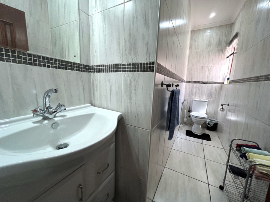 5 Bedroom Property for Sale in Northcliff Gauteng