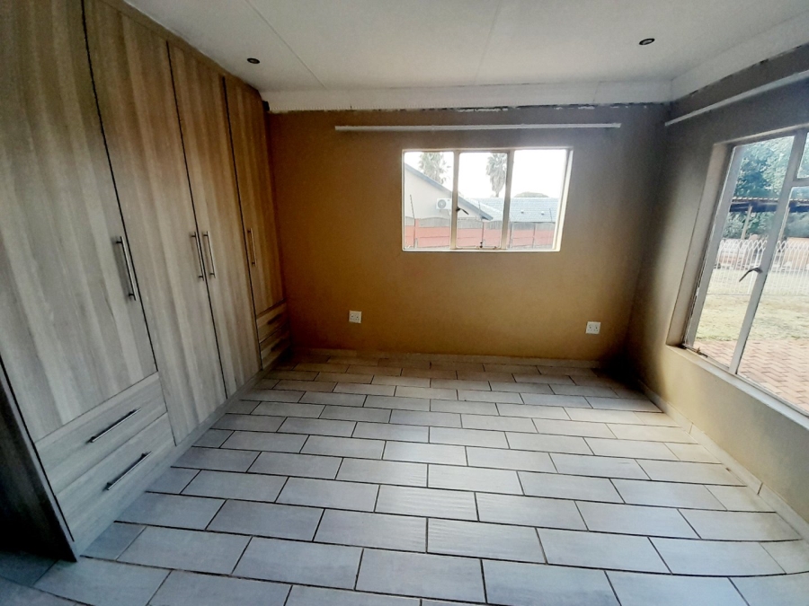 4 Bedroom Property for Sale in Eldoraigne Gauteng