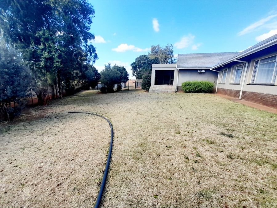 4 Bedroom Property for Sale in Eldoraigne Gauteng