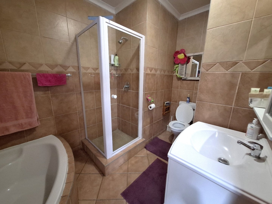 4 Bedroom Property for Sale in Wierda Park Gauteng