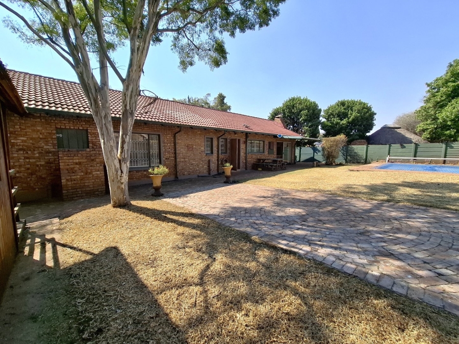 4 Bedroom Property for Sale in Wierda Park Gauteng