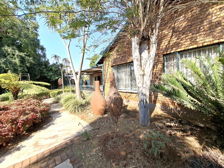 4 Bedroom Property for Sale in Wierda Park Gauteng