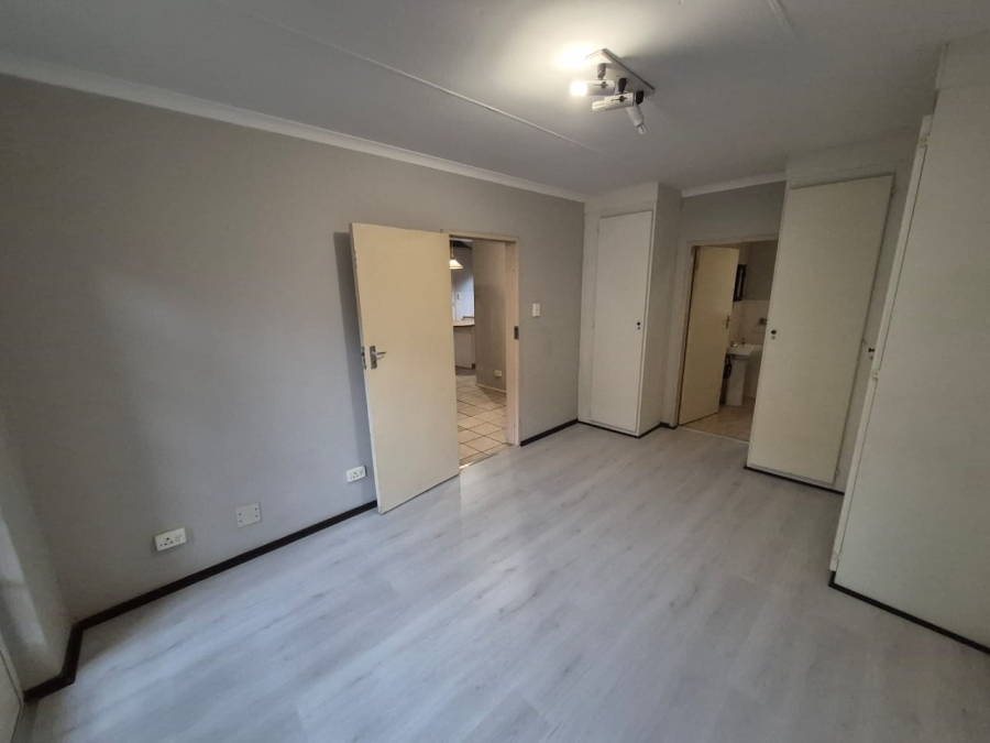 2 Bedroom Property for Sale in Zwartkop Gauteng