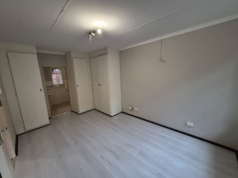 2 Bedroom Property for Sale in Zwartkop Gauteng