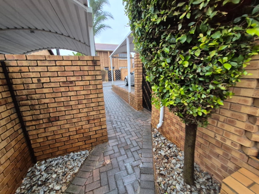 2 Bedroom Property for Sale in Zwartkop Gauteng