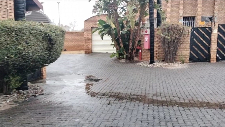 2 Bedroom Property for Sale in Zwartkop Gauteng