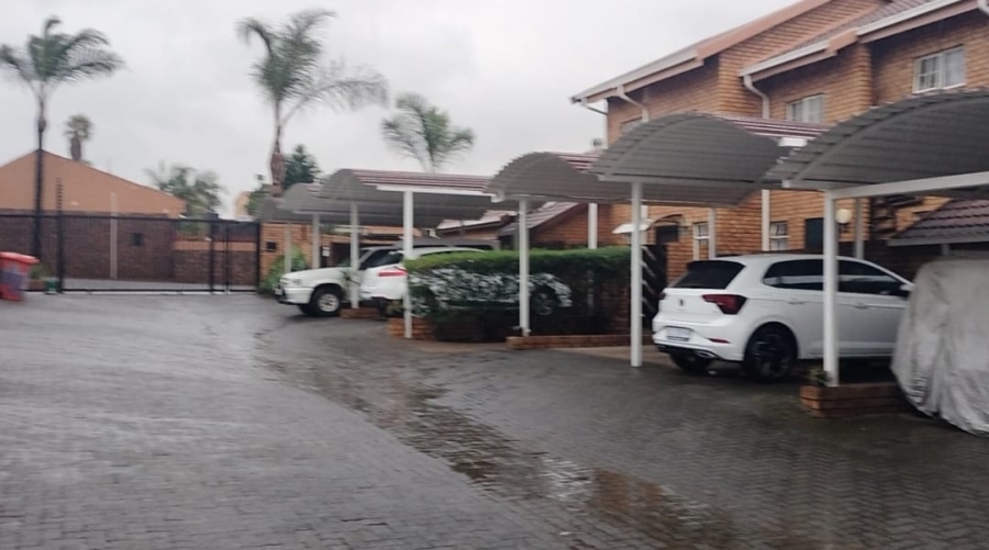 2 Bedroom Property for Sale in Zwartkop Gauteng
