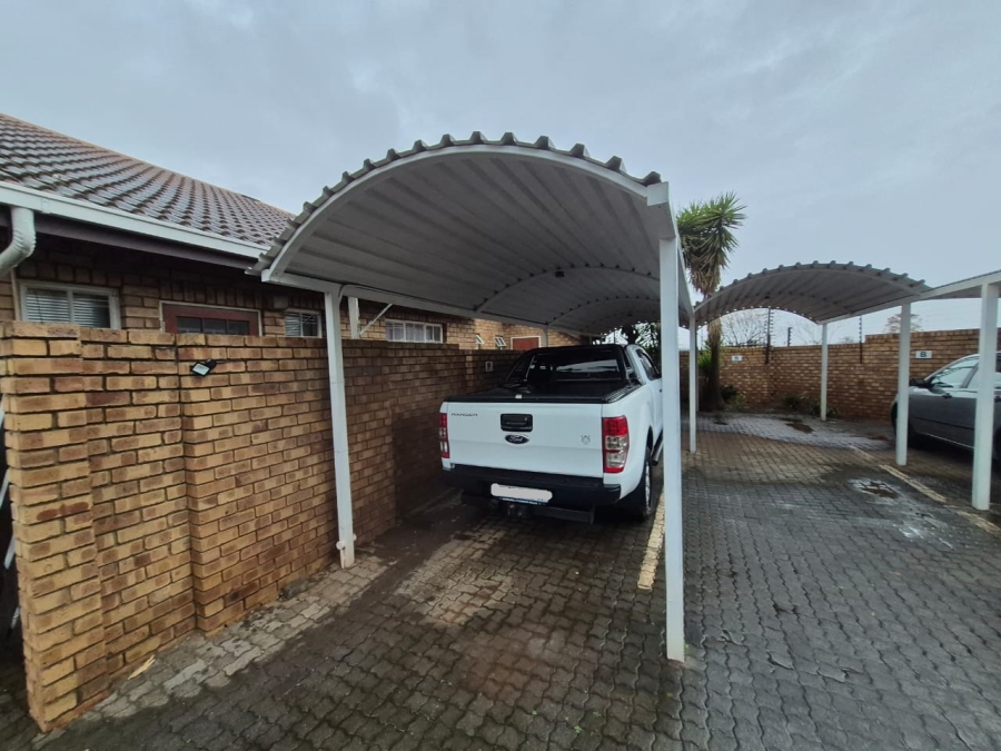 2 Bedroom Property for Sale in Zwartkop Gauteng