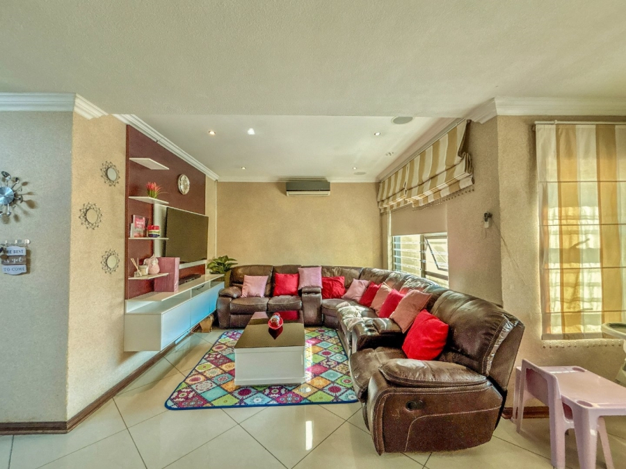 4 Bedroom Property for Sale in Thatchfield Estate Gauteng