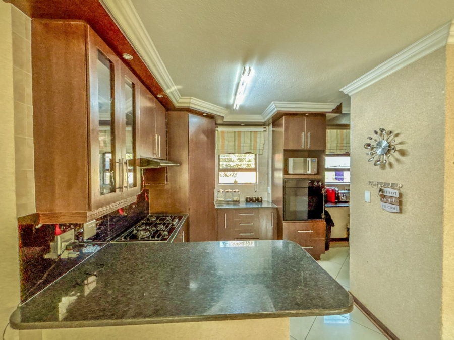 4 Bedroom Property for Sale in Thatchfield Estate Gauteng