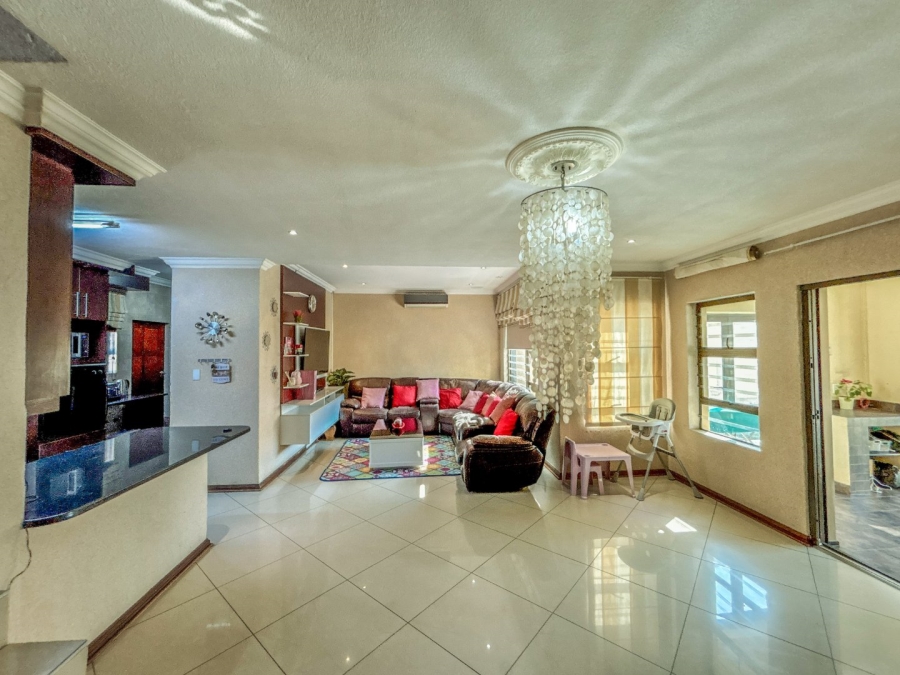 4 Bedroom Property for Sale in Thatchfield Estate Gauteng