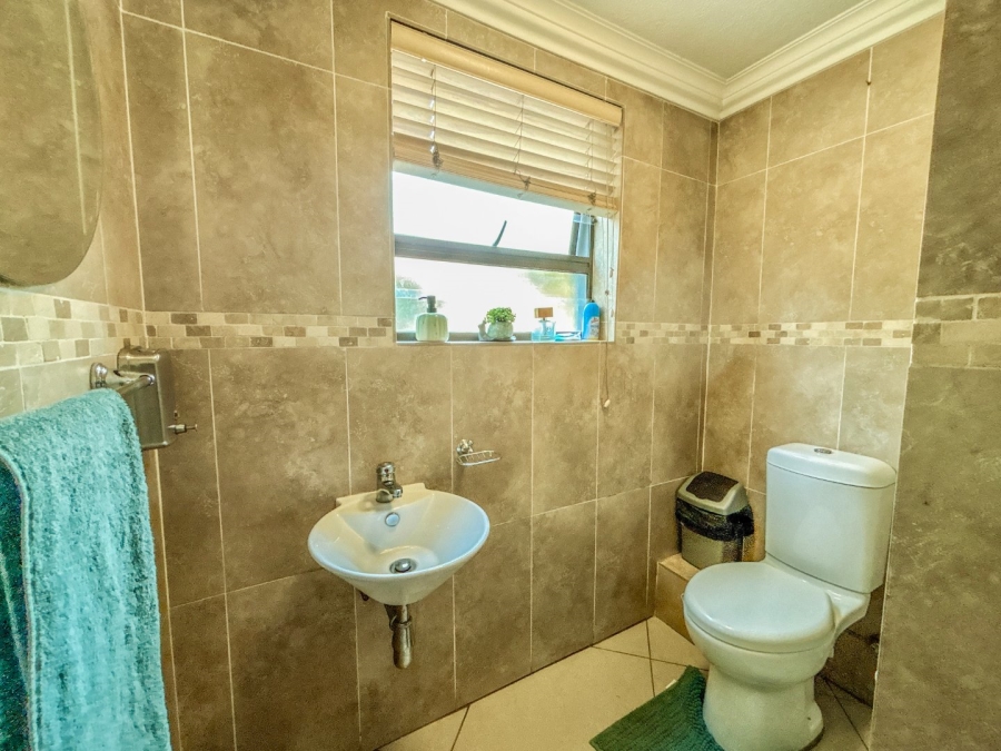 4 Bedroom Property for Sale in Thatchfield Estate Gauteng