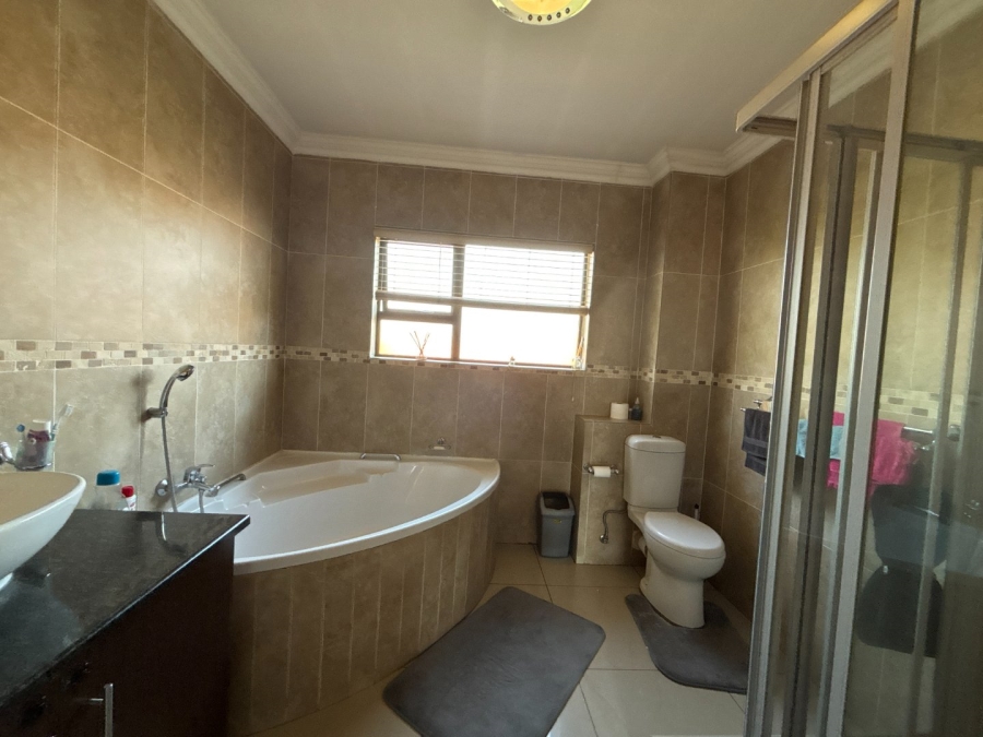 4 Bedroom Property for Sale in Thatchfield Estate Gauteng